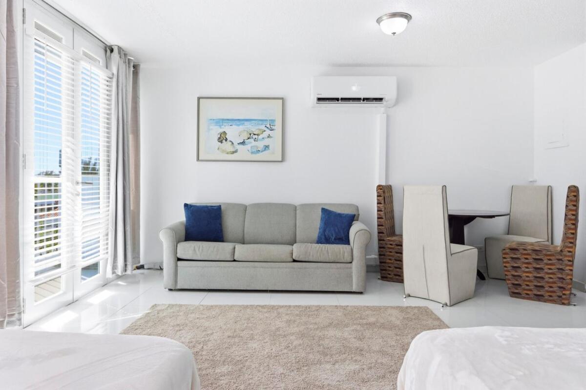 Condo at Coral Beach Towers - Housity