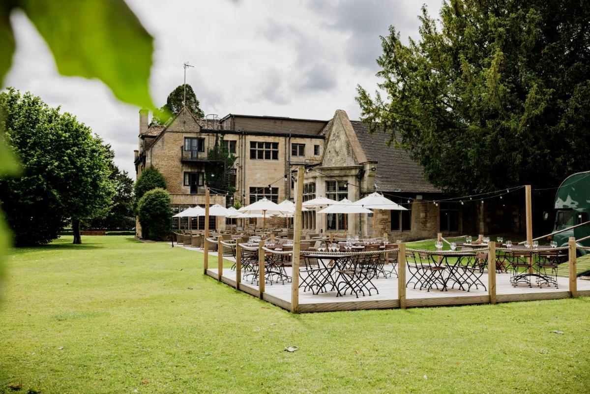 The Hare & Hounds Hotel - Housity