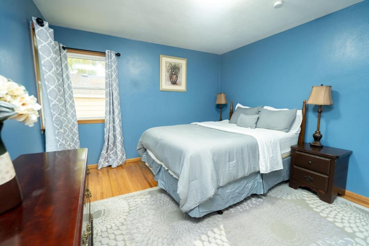 Cozy 5BR St Paul Home with Fireplace & Free Parking - Housity