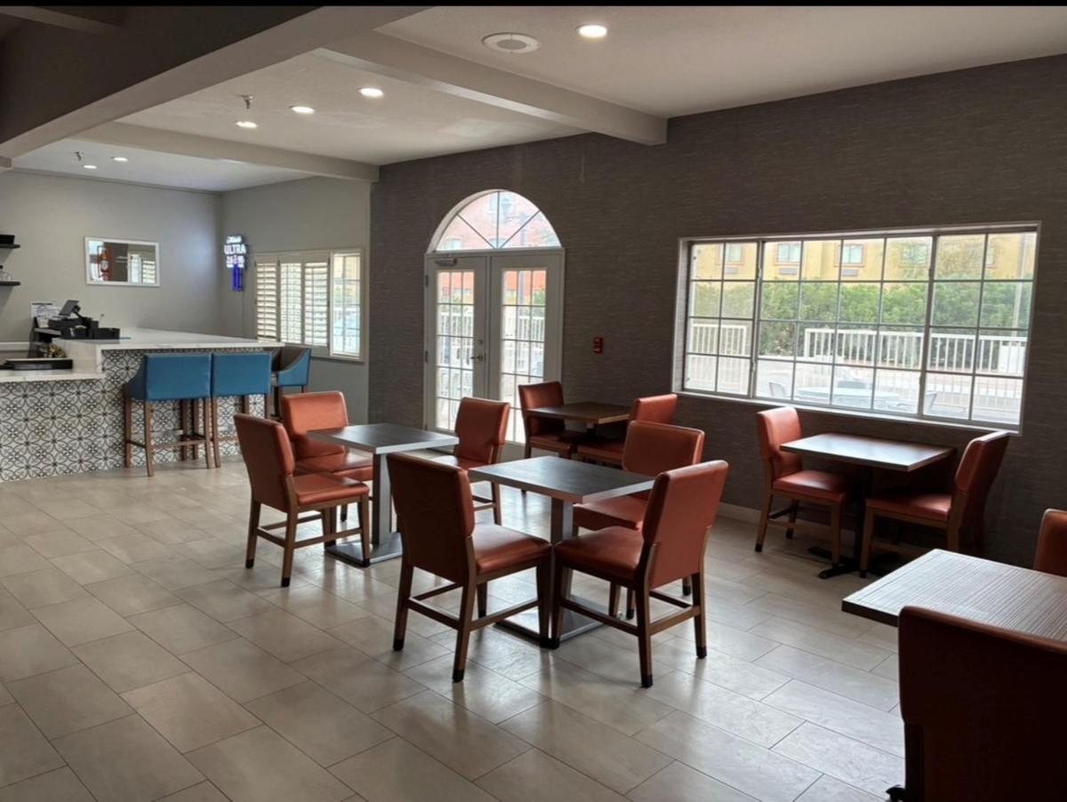 La Quinta Inn & Suites by Wyndham Safford Copper Valley - Housity