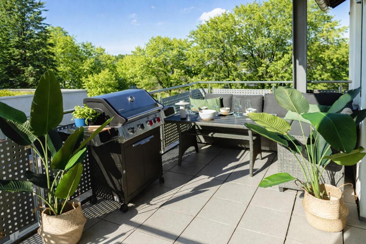 Premium FeelGood Gruppenapartment - Bis zu 8 Personen - 120 qm - 2 Bäder - Whirlpool, Sonnenterrasse & Grill - Im Herzen Kassels - Housity