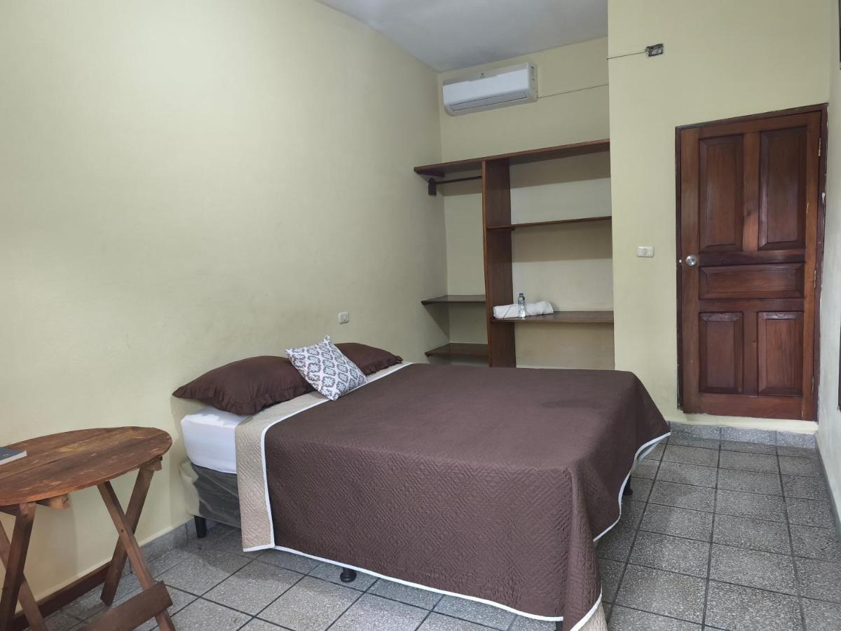 Hotel y Restaurante Casa Jardines - Housity