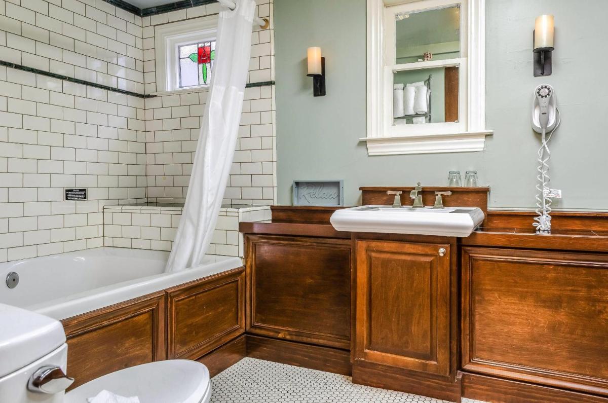 Hotel Napa Valley, an Ascend Collection Hotel - Housity
