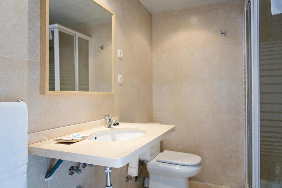 Hotel Eliseos - Housity