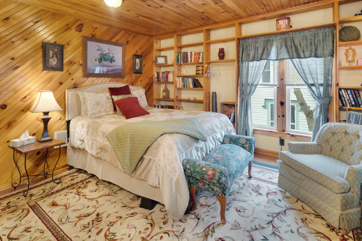 Glass Magnolia Bed & Breakfast - Housity