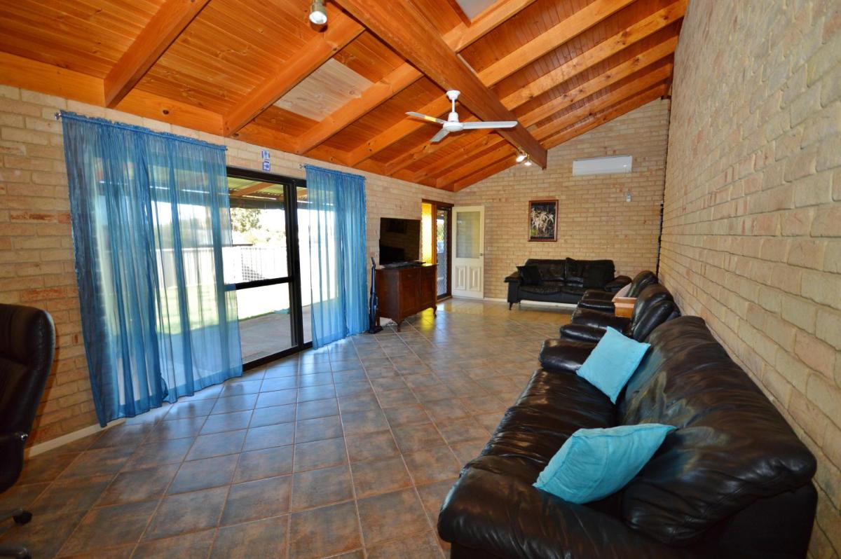 Rossys Retreat - Kalbarri WA - Housity