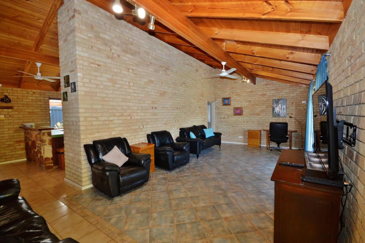 Rossys Retreat - Kalbarri WA - Housity