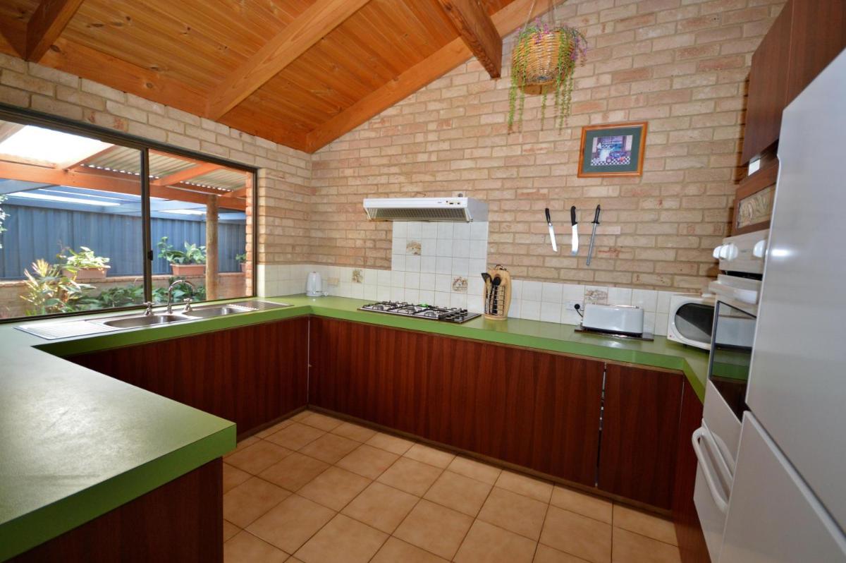 Rossys Retreat - Kalbarri WA - Housity