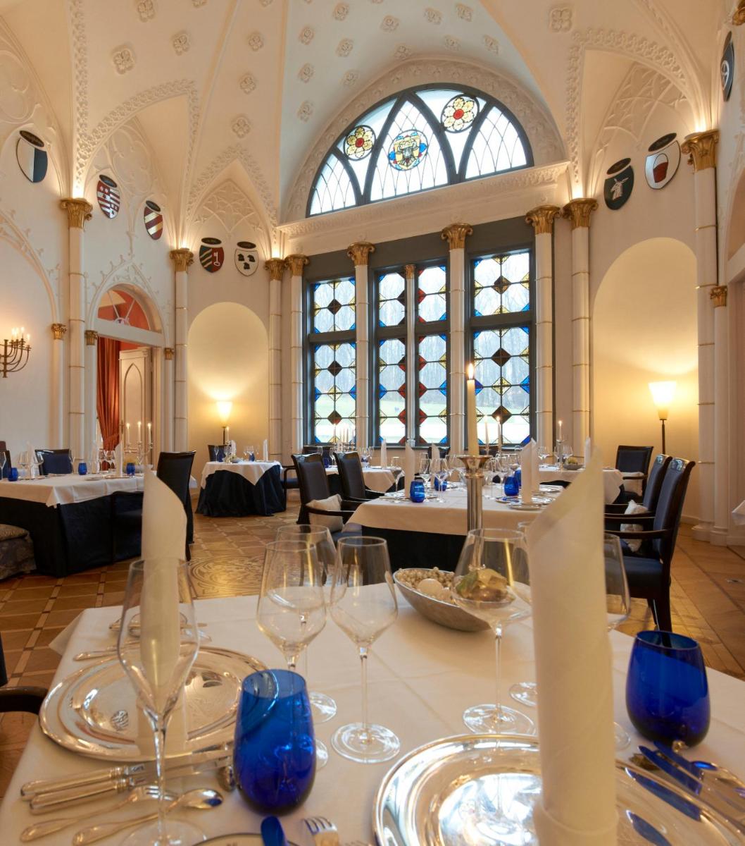 Ein Restaurant oder anderes Speiselokal in der Unterkunft Schlosshotel Burg Schlitz