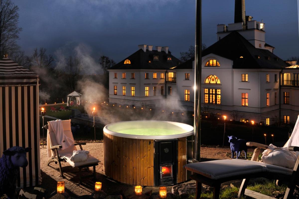 Galeriebild der Unterkunft Schlosshotel Burg Schlitz in Hohen Demzin
