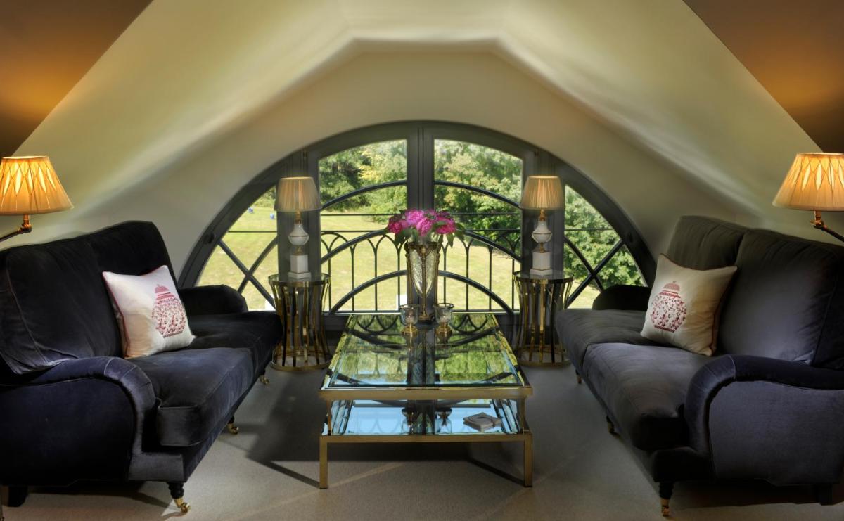Ein Sitzbereich in der Unterkunft Schlosshotel Burg Schlitz