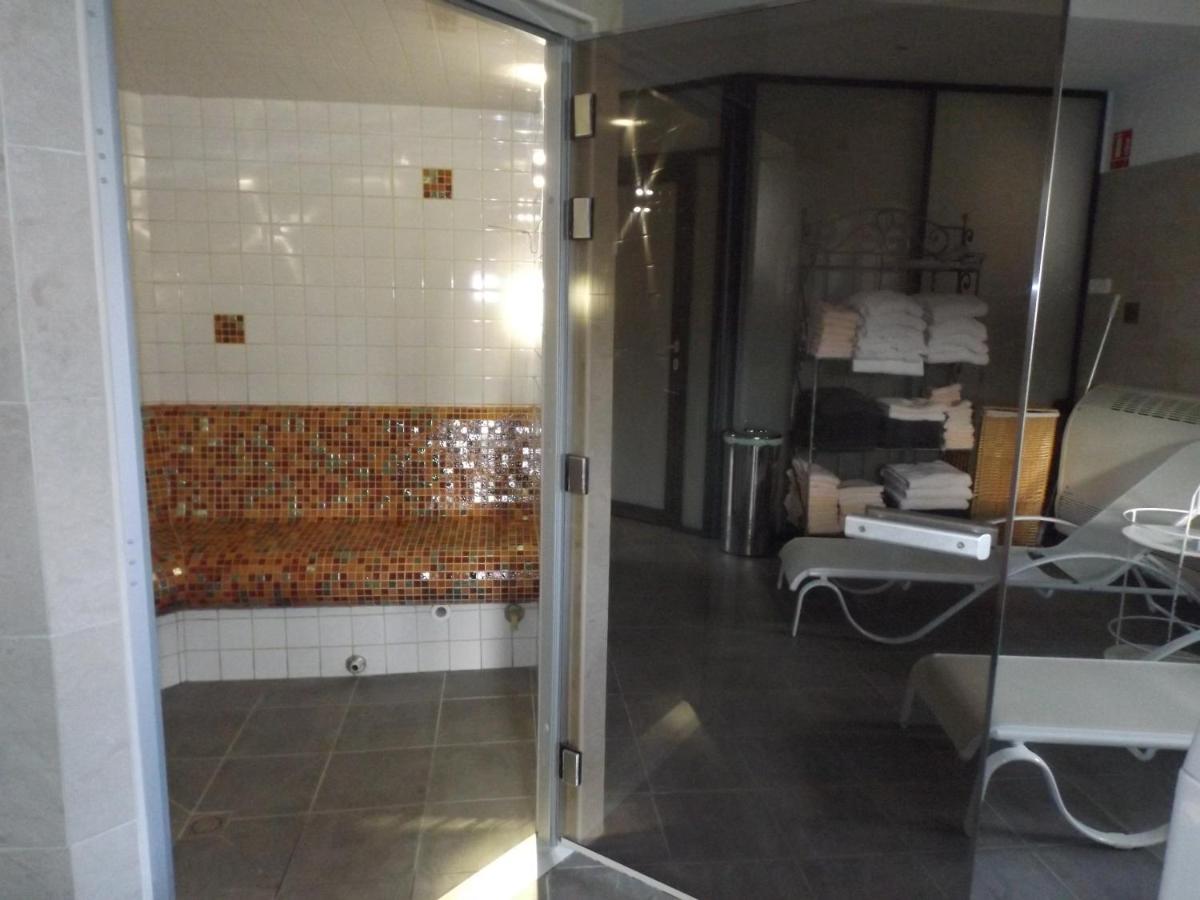 Salle de bains dans l'établissement Château des Monthairons Hôtel Restaurant GastroMaison Spa privatif