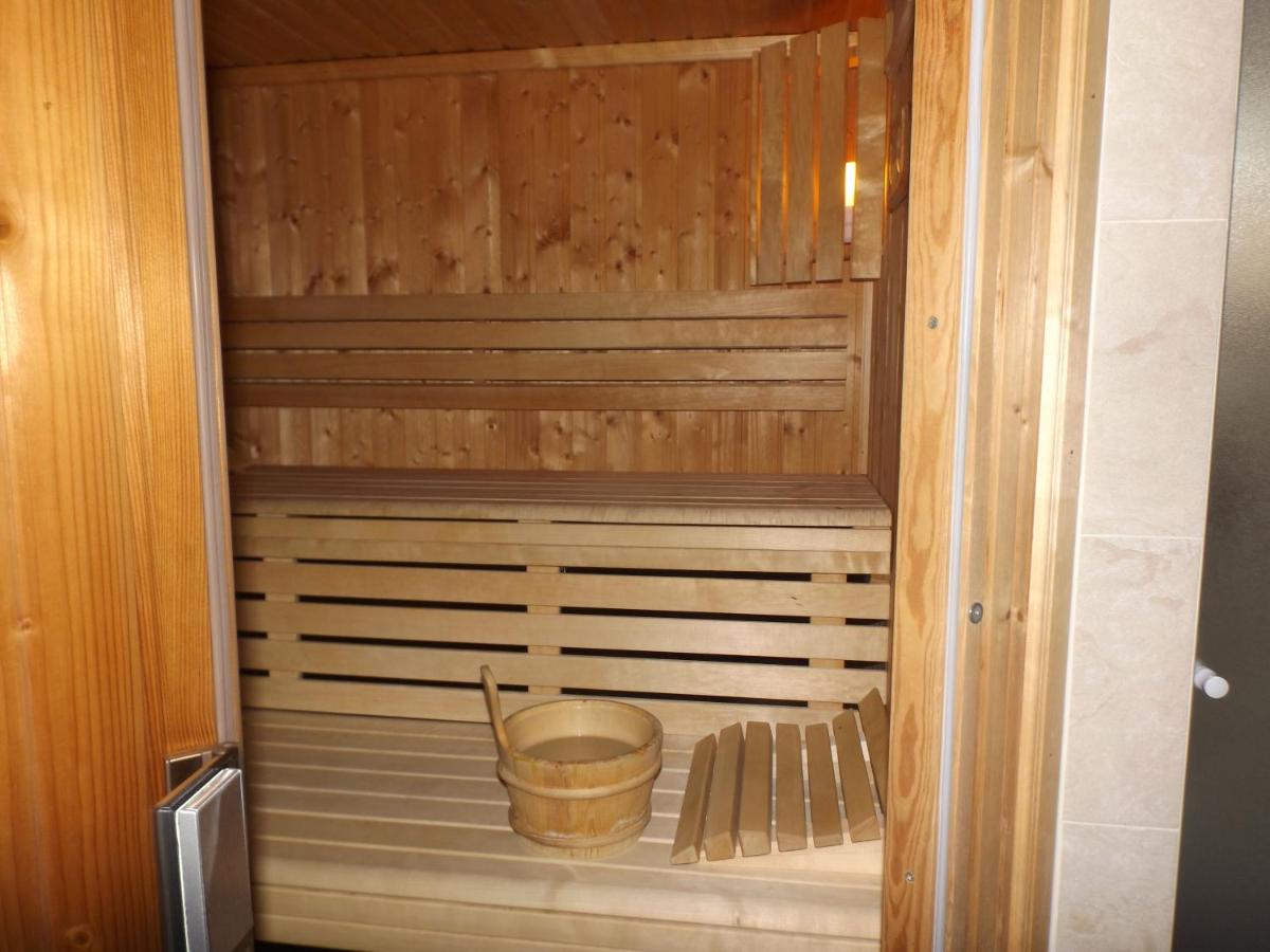 Photo de la galerie de l'établissement Château des Monthairons Hôtel Restaurant GastroMaison Spa privatif, à Les Monthairons
