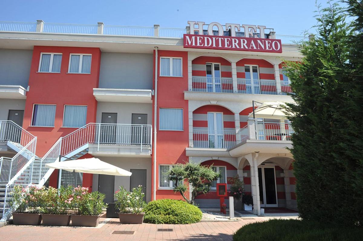 Hotel Mediterraneo - Housity