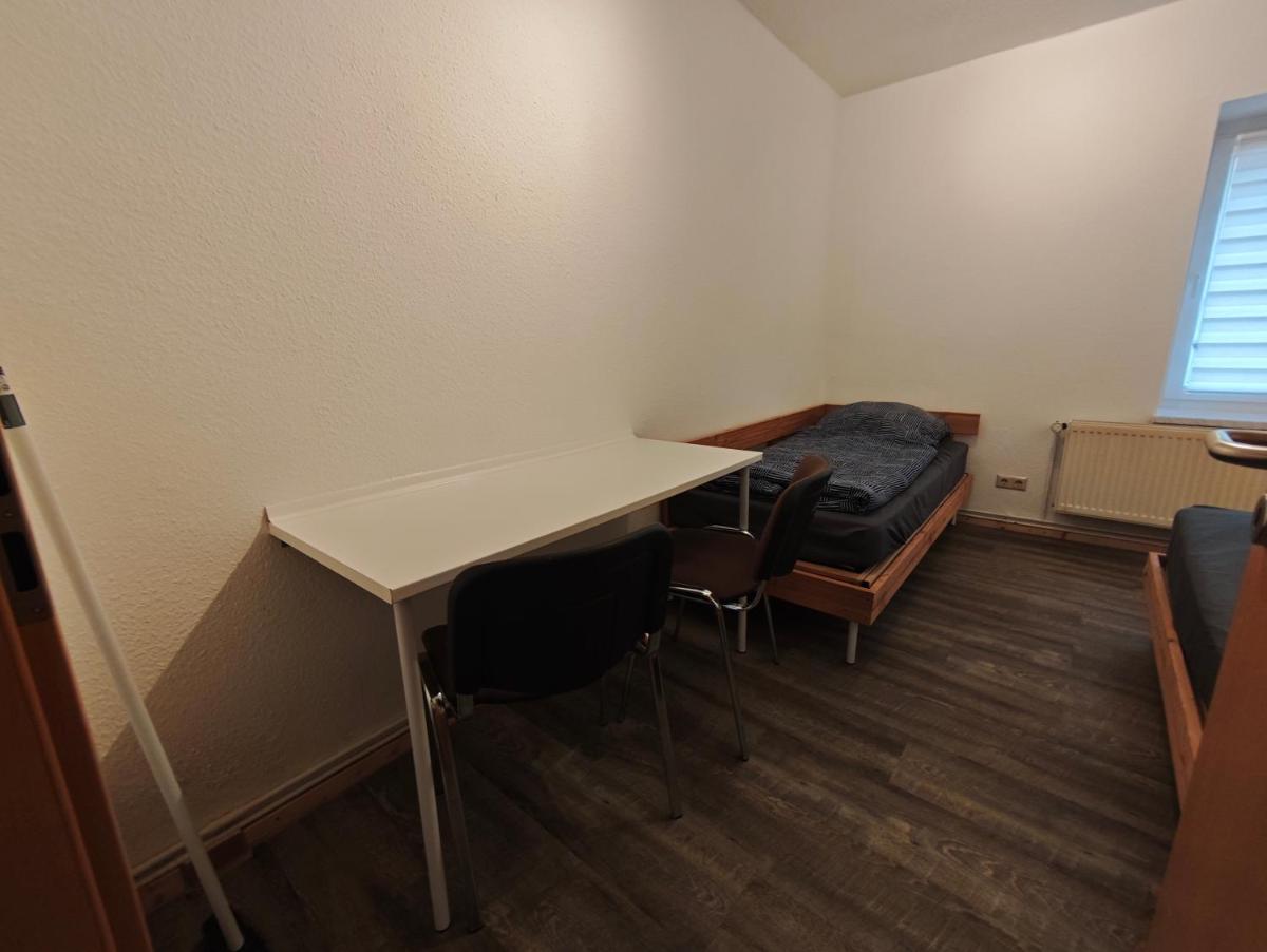 schöne 2 Raum, 2 - 4 Bett FeWo in Staßfurt - Housity