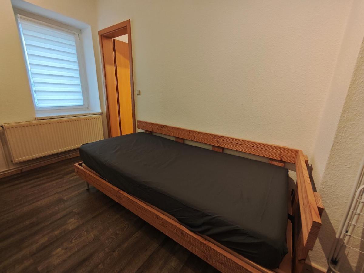 schöne 2 Raum, 2 - 4 Bett FeWo in Staßfurt - Housity