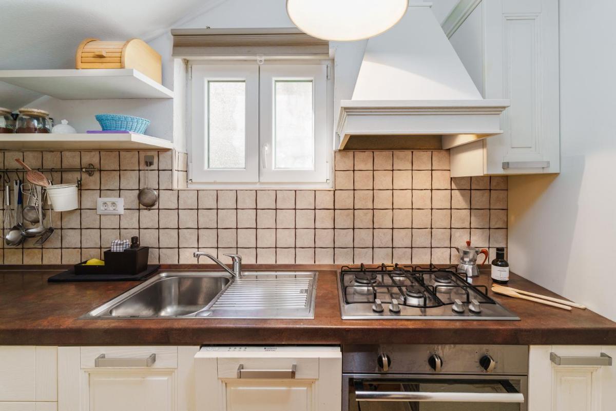 Modern Stylish Apartment near Beach - Hizvo