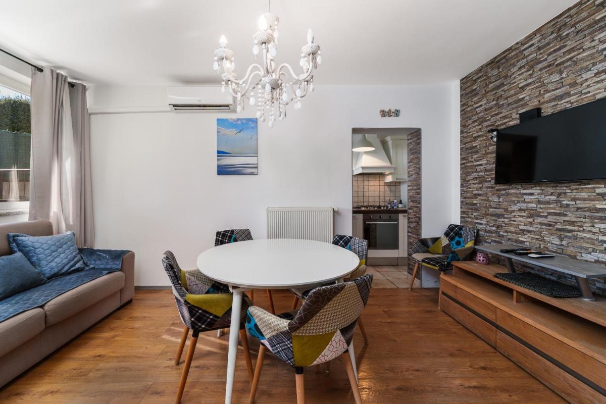 Modern Stylish Apartment near Beach - Hizvo