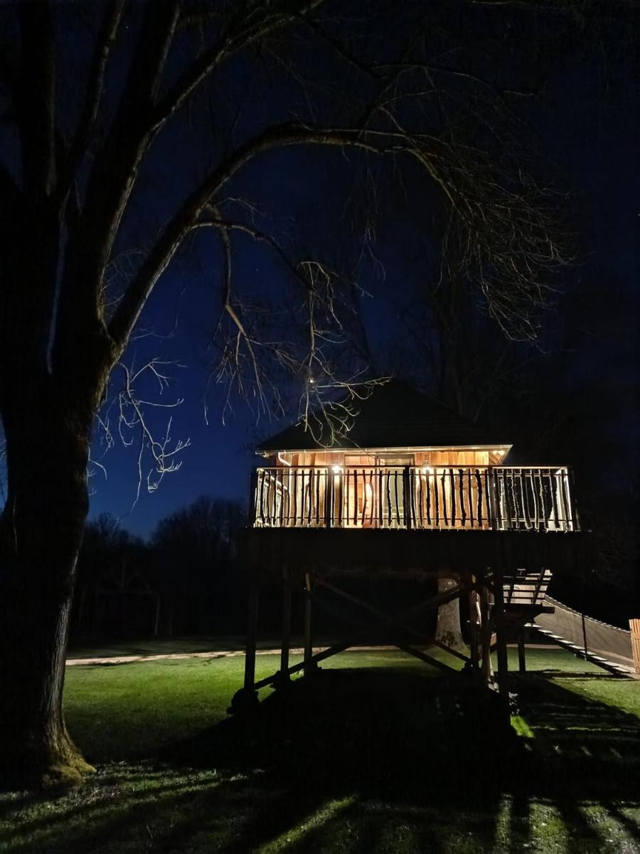 Chalets et cabane perchée "Ô Cœur des Puys" - Housity