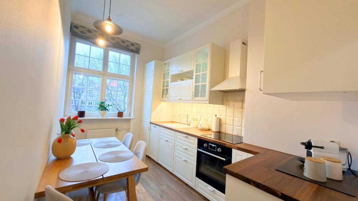 Old Town Gdansk Marina Apt 2 min walk to Motlawa River - Housity
