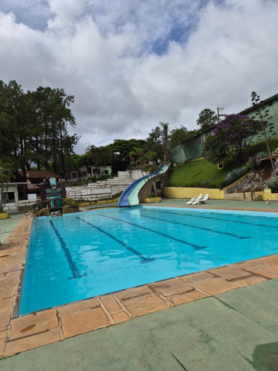 Chalé Veraneio-Itú-SP Vista para o lago Camping Carrion - Housity