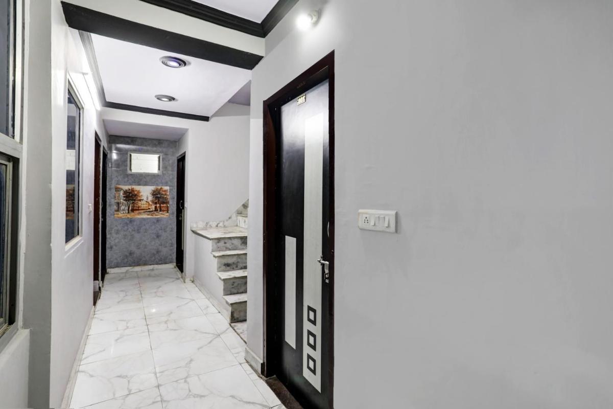 Super Hotel O Raj Mahal - Housity