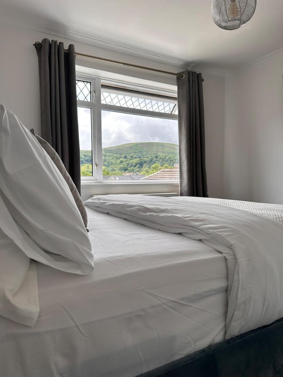 3 bed house in Risca - Housity