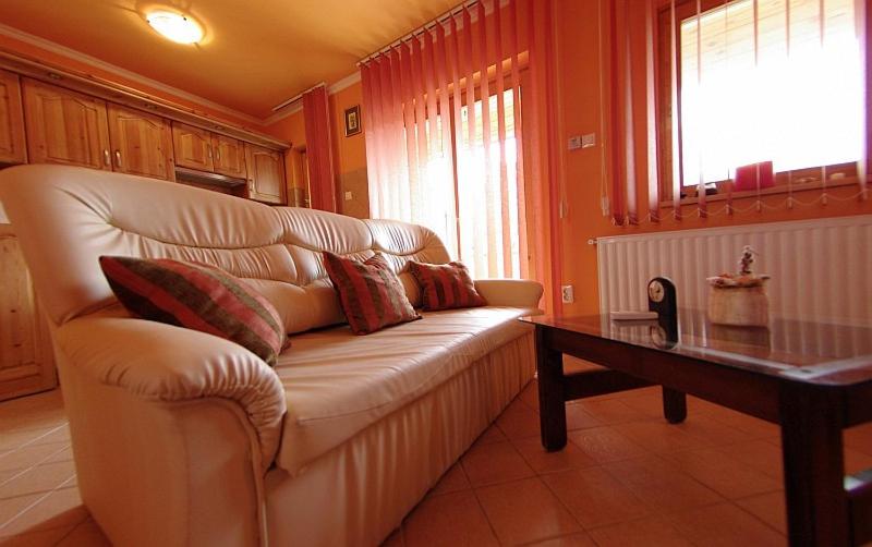Napfény apartman - Housity