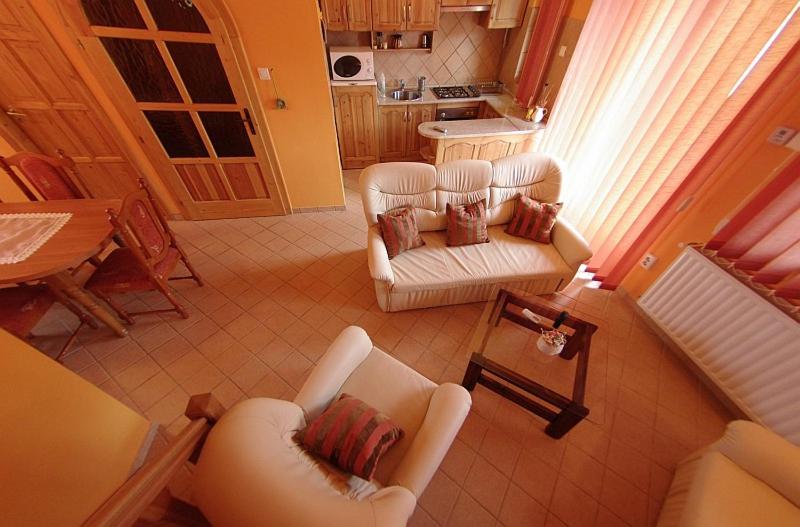 Napfény apartman - Housity