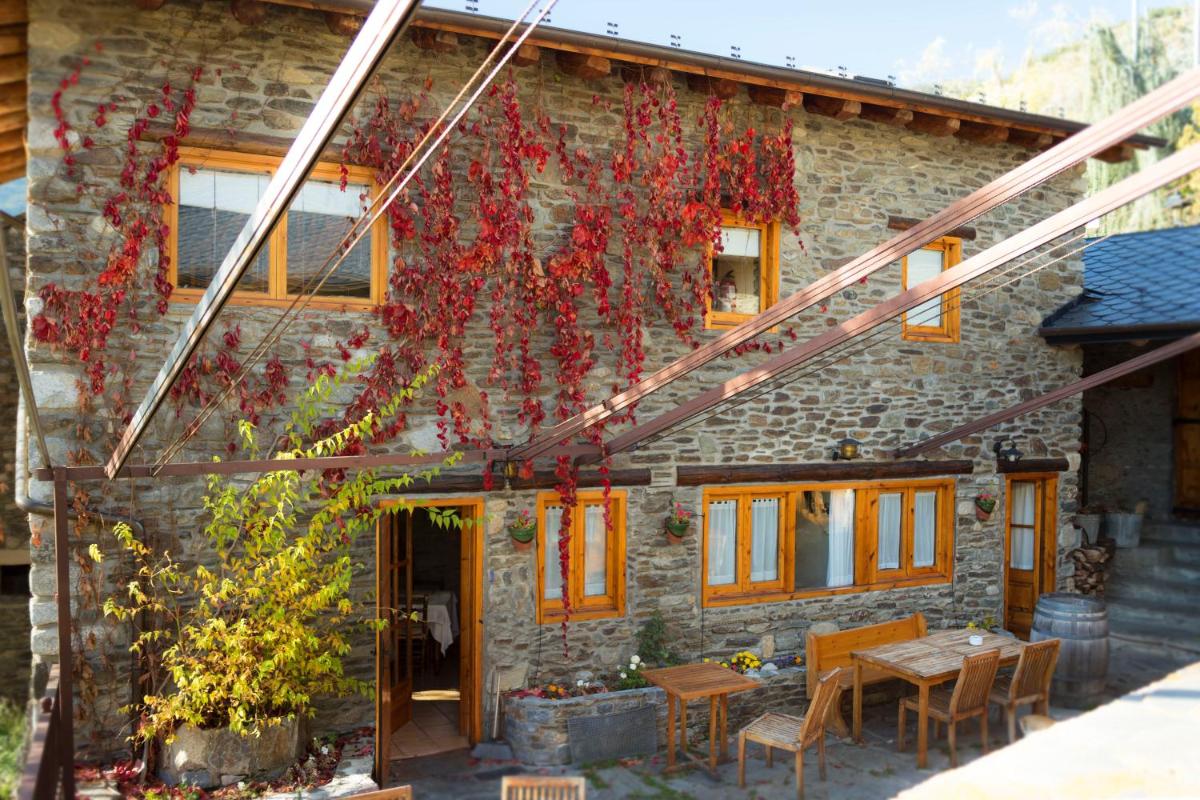 Hotel Can Borrell - Housity