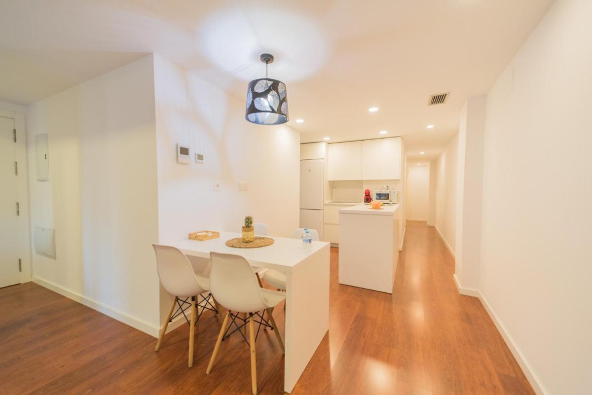 Expoholidays - Apartamentos Rueda Lopez - Housity