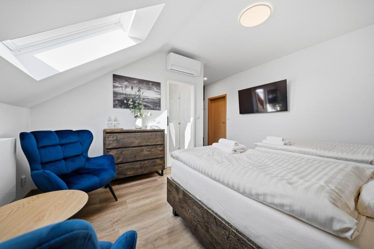 Blatenský dvůr - Housity