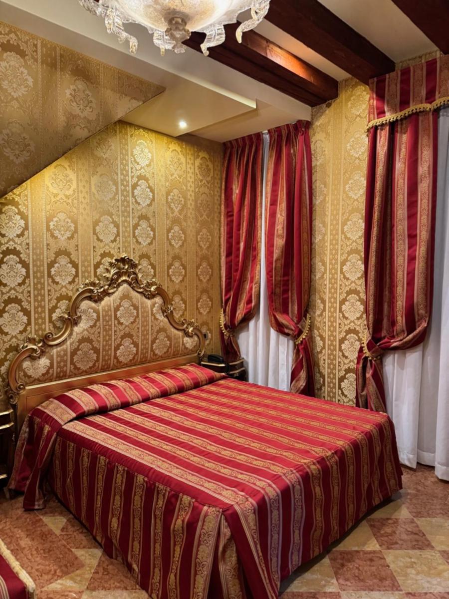 Hotel Diana - Housity