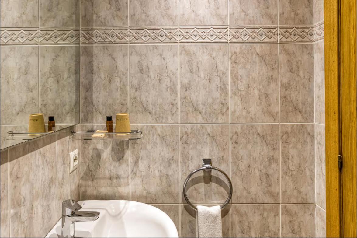 Hostal La Barretina - Housity