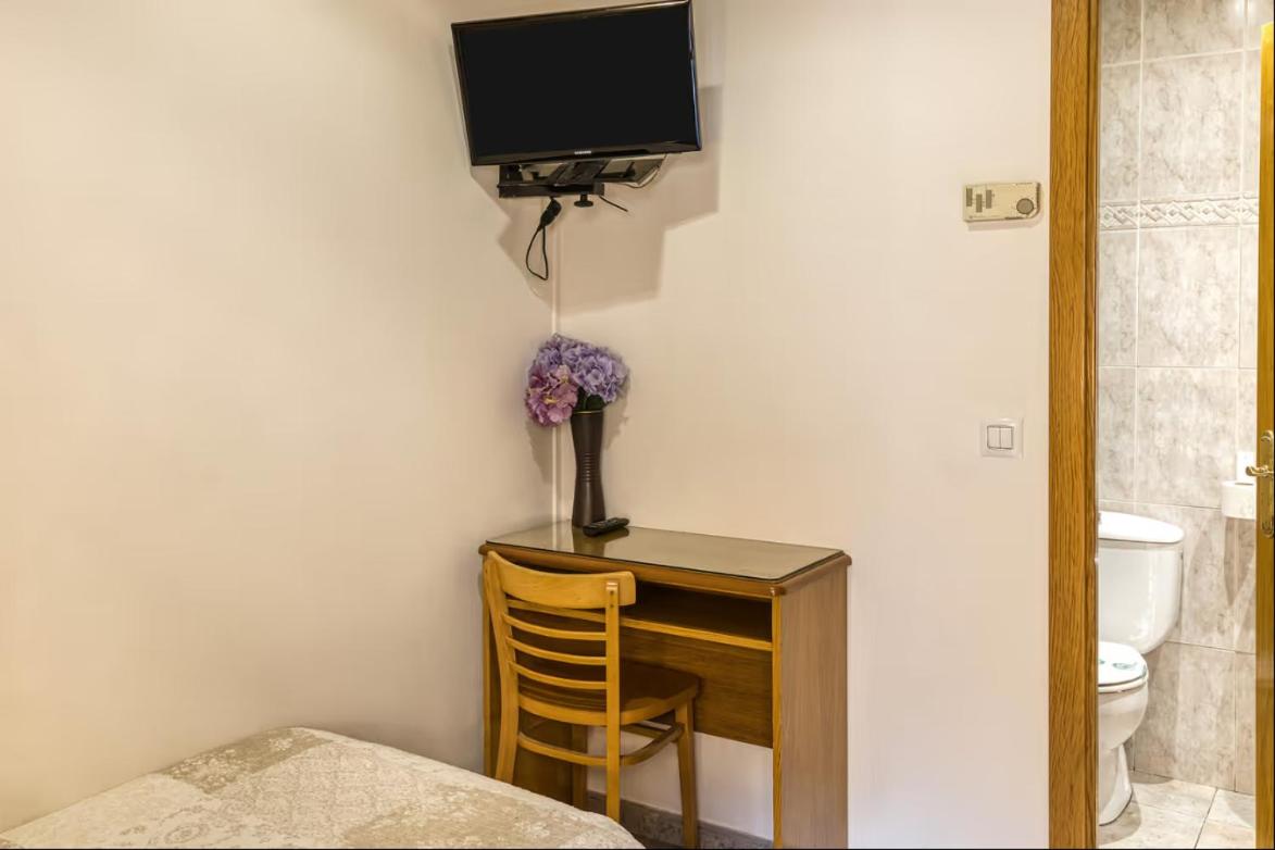Hostal La Barretina - Housity