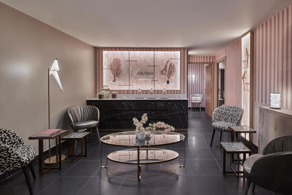 Coin salon dans l'établissement Hôtel Barrière Le Westminster