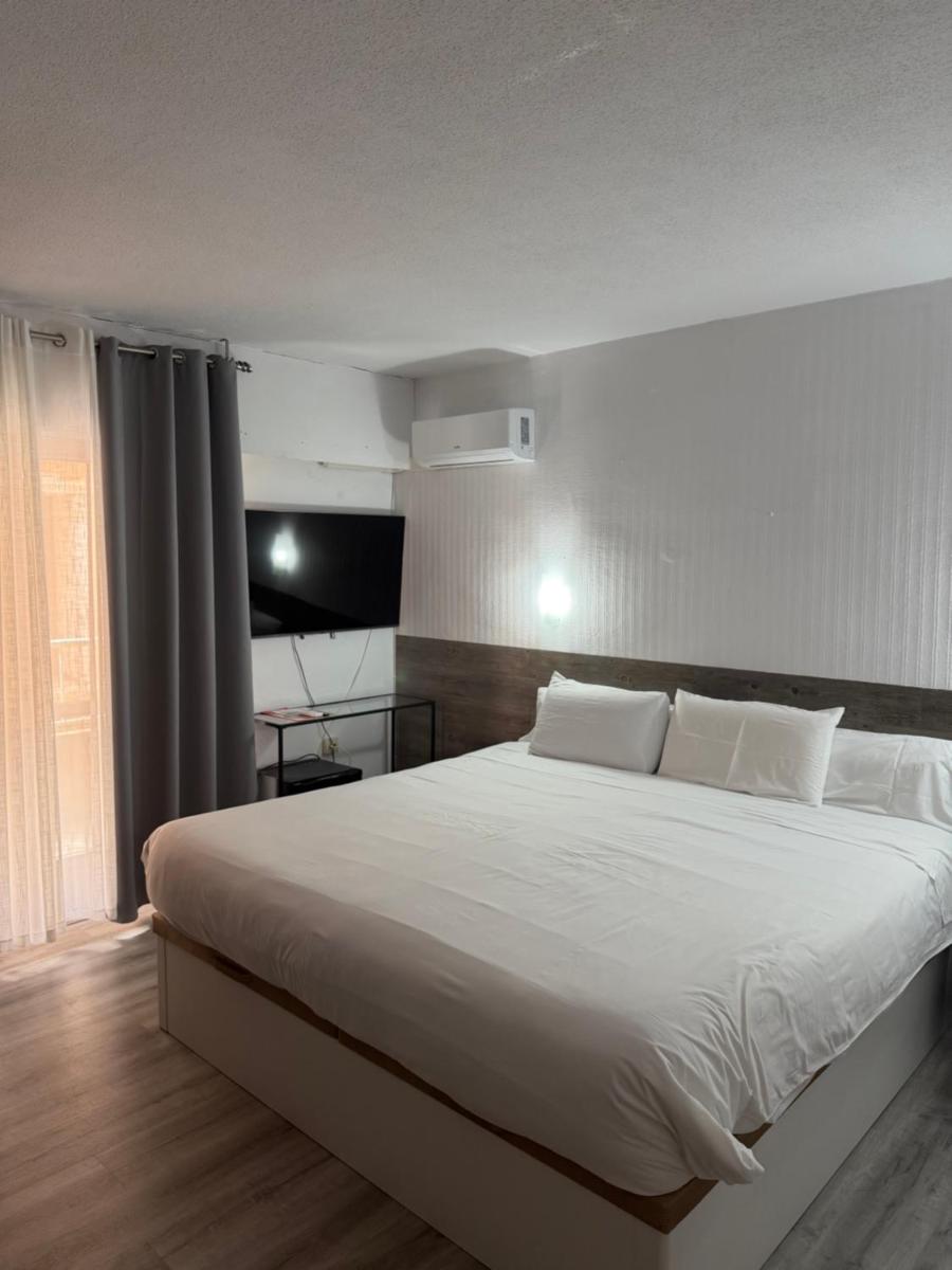 Hotel Carlos III - Housity