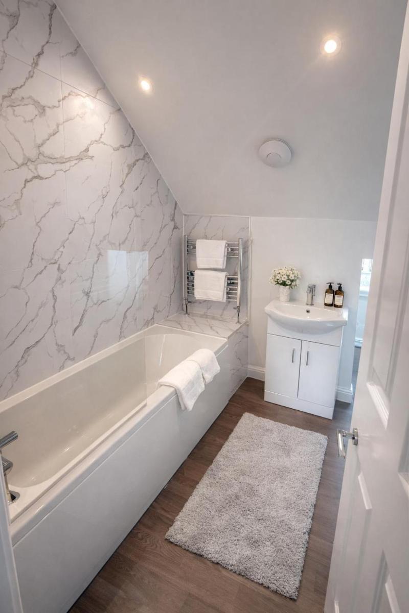 The Miles Arms Hotel - Housity