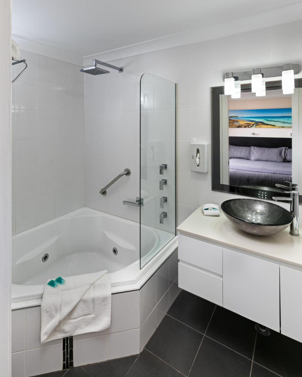 Dolphin Shores - Housity