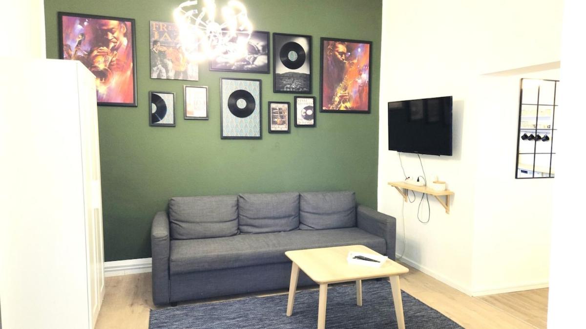 Modern Gesundbrunnen Flat Sleeps 6 Guests - Housity