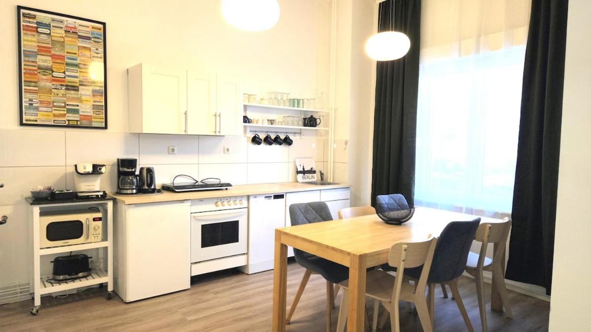 Modern Gesundbrunnen Flat Sleeps 6 Guests - Housity