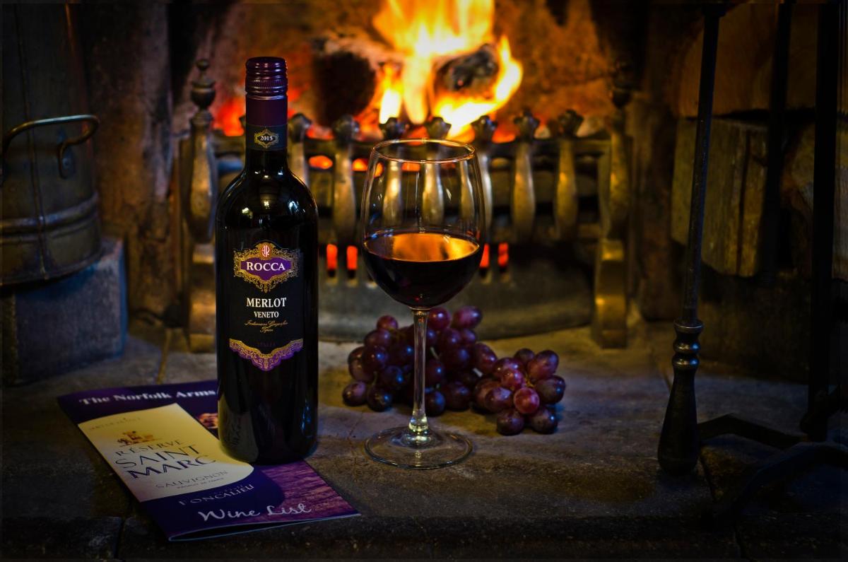 Norfolk Arms Hotel, Ringinglow - Housity