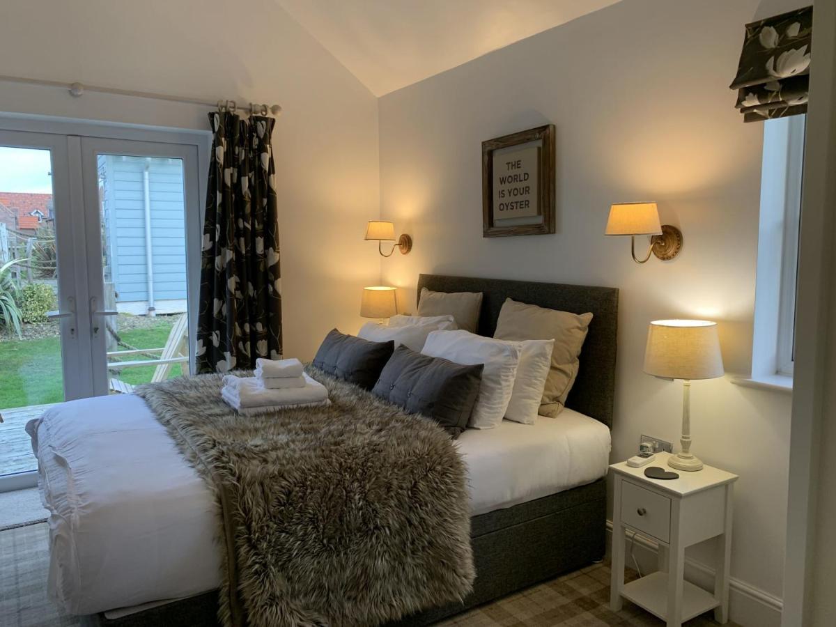 Blue Moon at The Bay Filey, sleeps 4-5, 2 dogs welcome - Housity