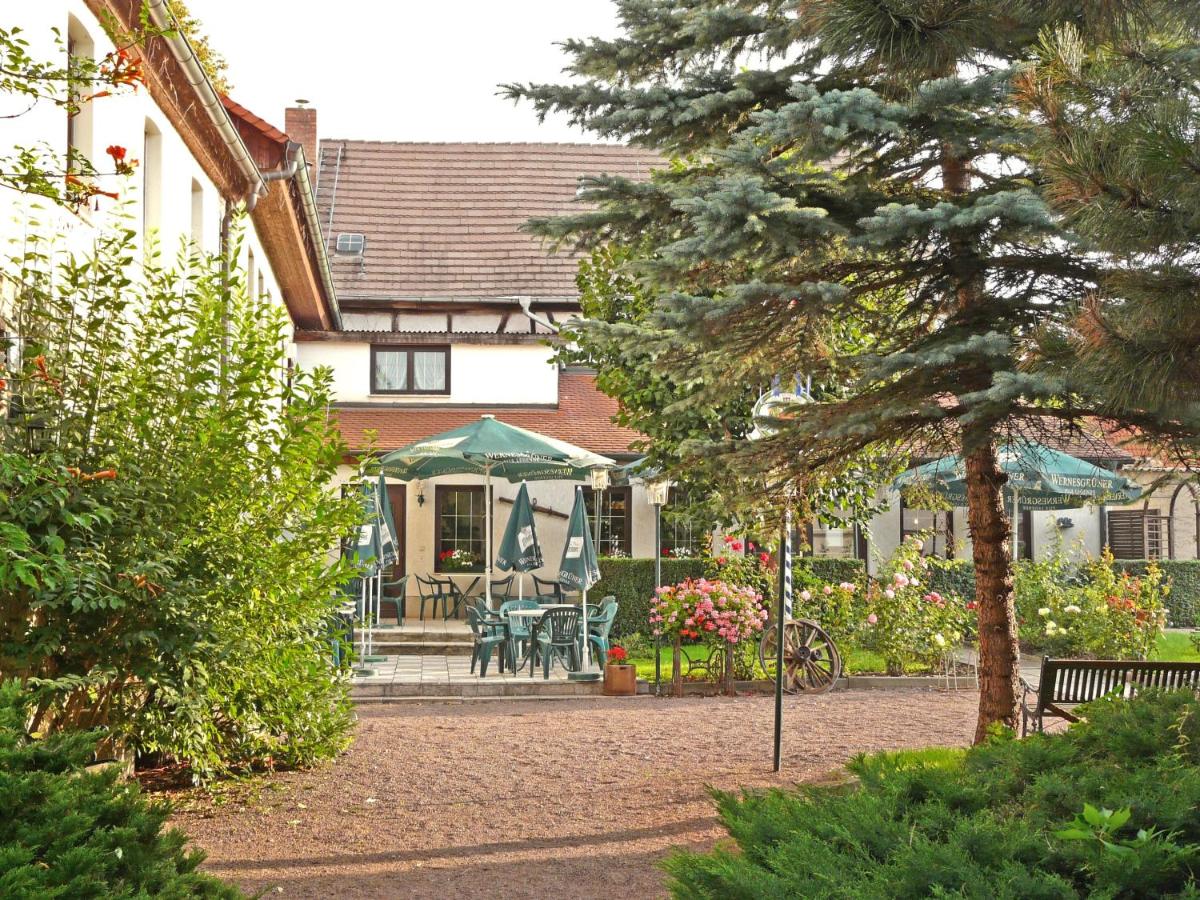 Hotel Lindenhof - Housity