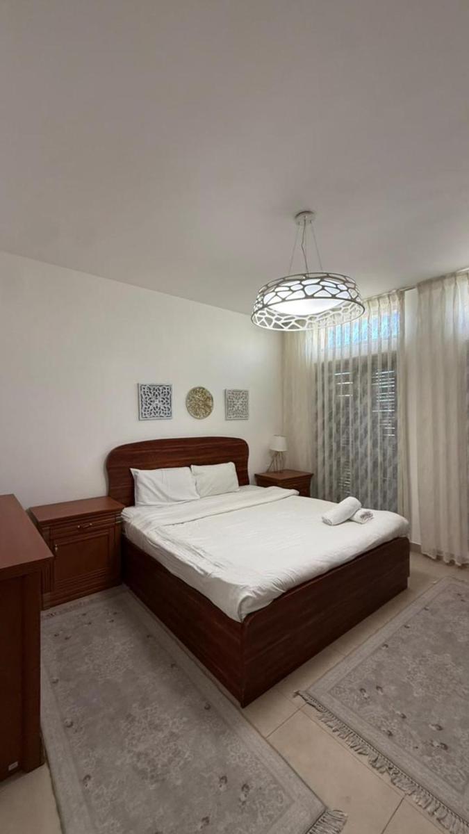 Romantic chalet between swimming pools and close to the seashore for families only - Hizvo