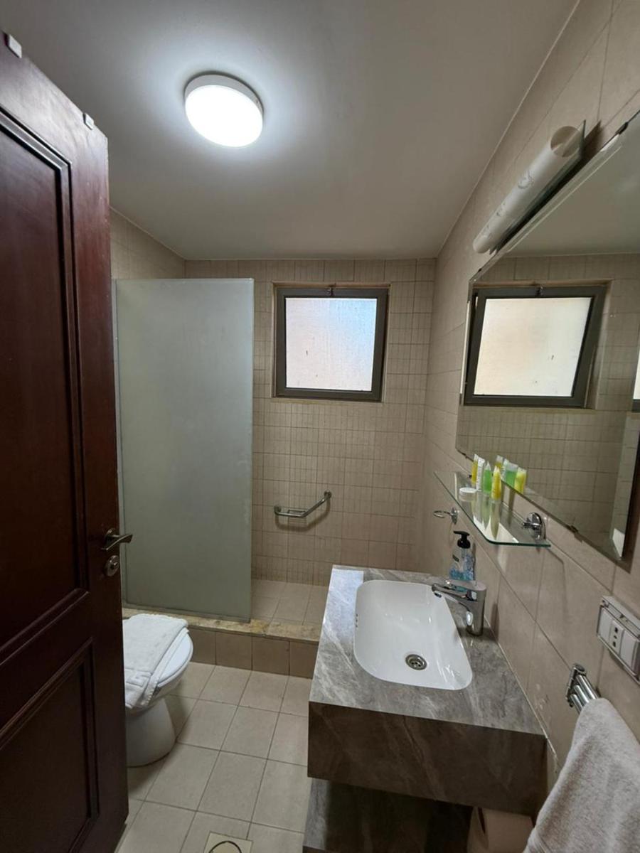 Romantic chalet between swimming pools and close to the seashore for families only - Hizvo