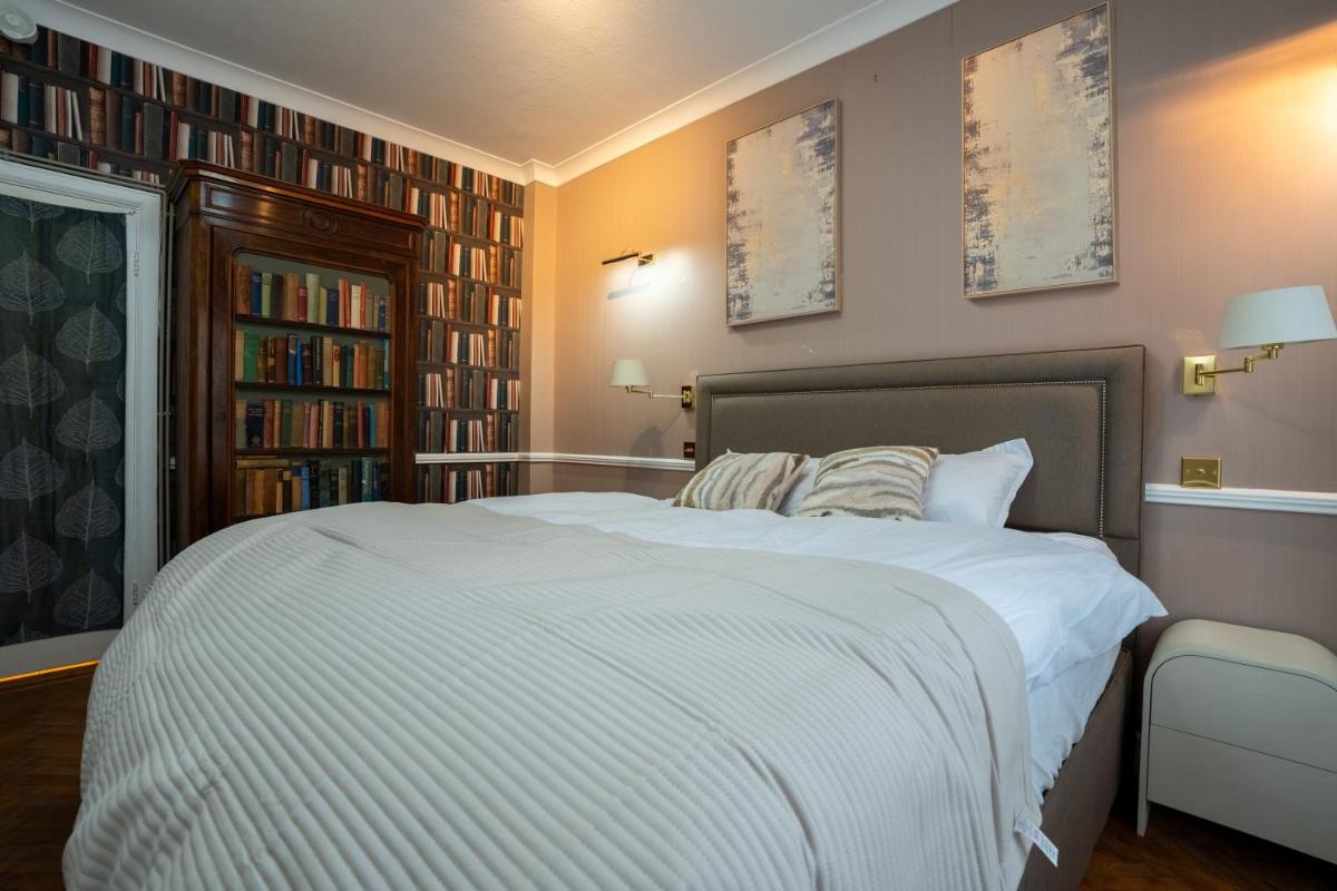 Luxury Victorian Flat in Cardiff City Centre, Stadium Side Stay - Housity