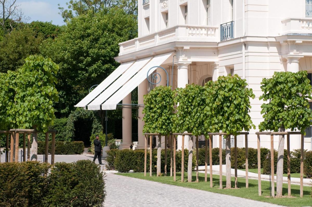 Jardin de l'établissement Waldorf Astoria Versailles - Trianon Palace