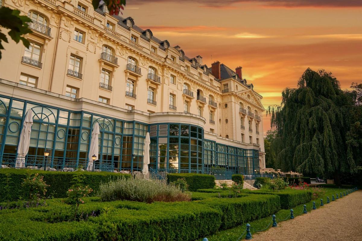 Jardin de l'établissement Waldorf Astoria Versailles - Trianon Palace