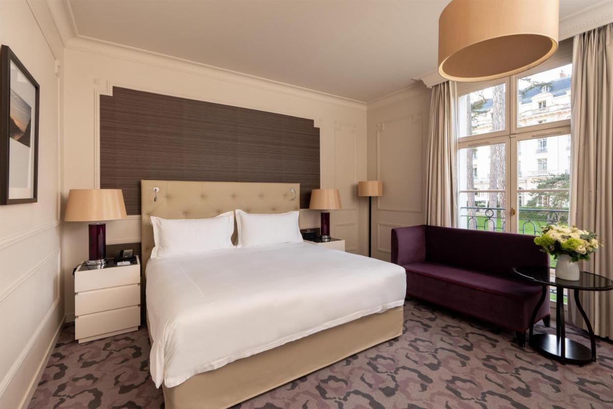 Un ou plusieurs lits dans un hébergement de l'établissement Waldorf Astoria Versailles - Trianon Palace